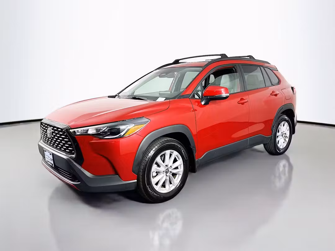 2024 Toyota Corolla Cross LE - Image 3
