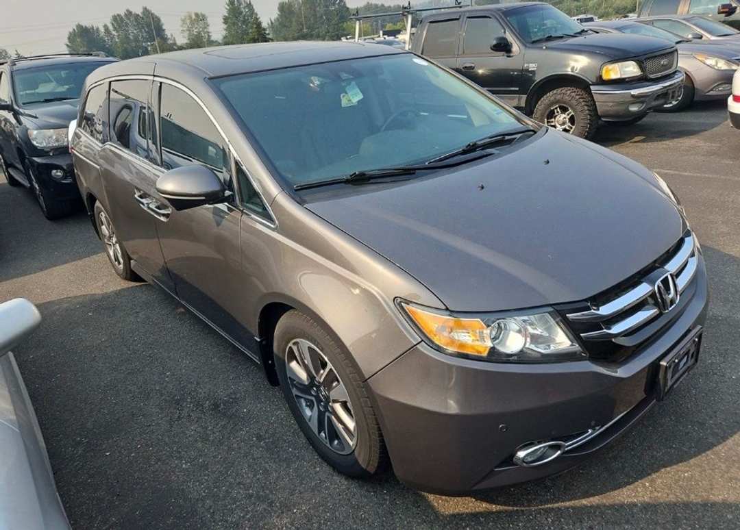 2015 Honda Odyssey - Image 2