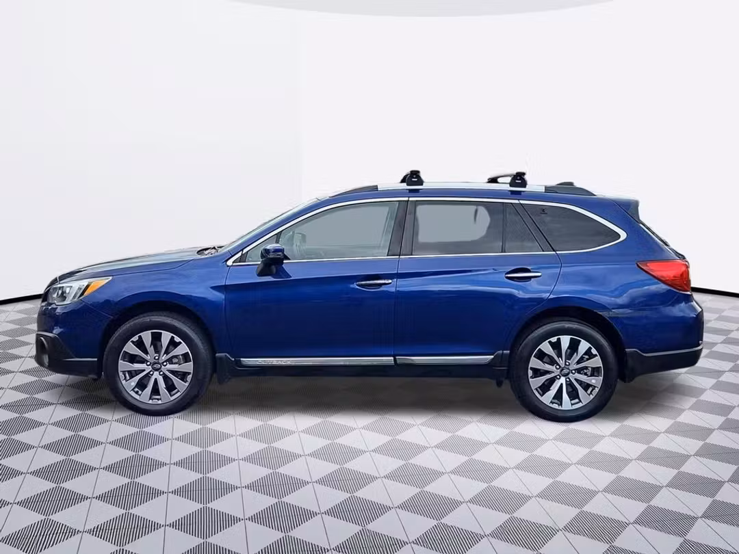2017 Subaru Outback 2.5i - Image 3