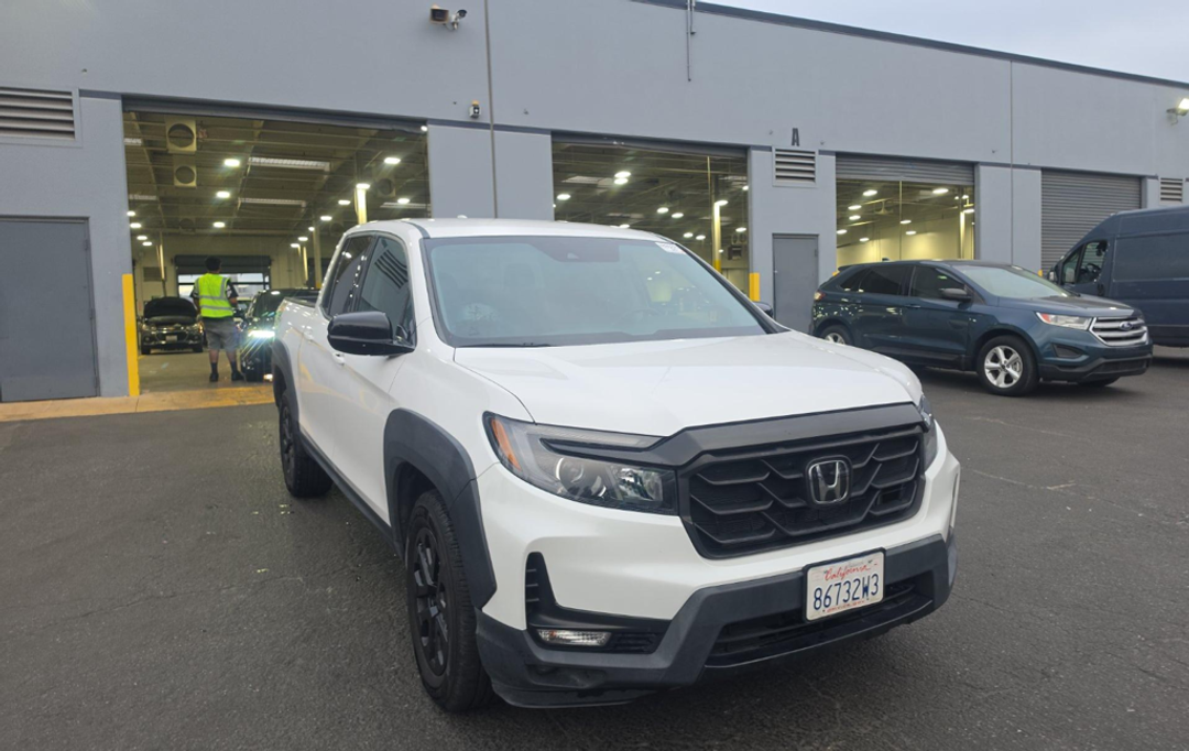 2023 Honda Ridgeline Sport - Image 2