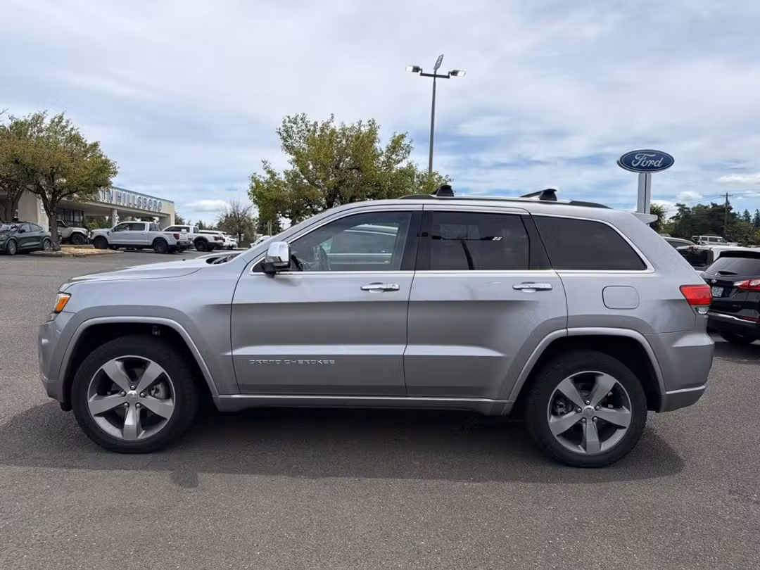 2016 Jeep Grand Cherokee Overland - Image 2