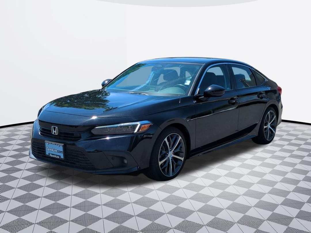 2022 Honda Civic Touring - Image 2