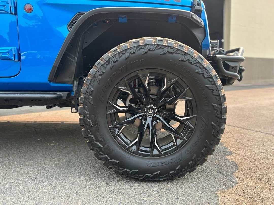 2025 Jeep Wrangler Rubicon - Image 2