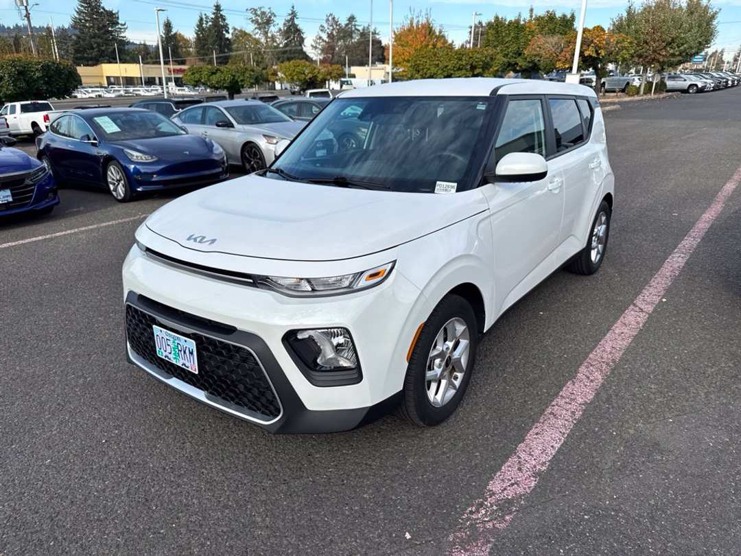 2022 Kia Soul LX - Image 3