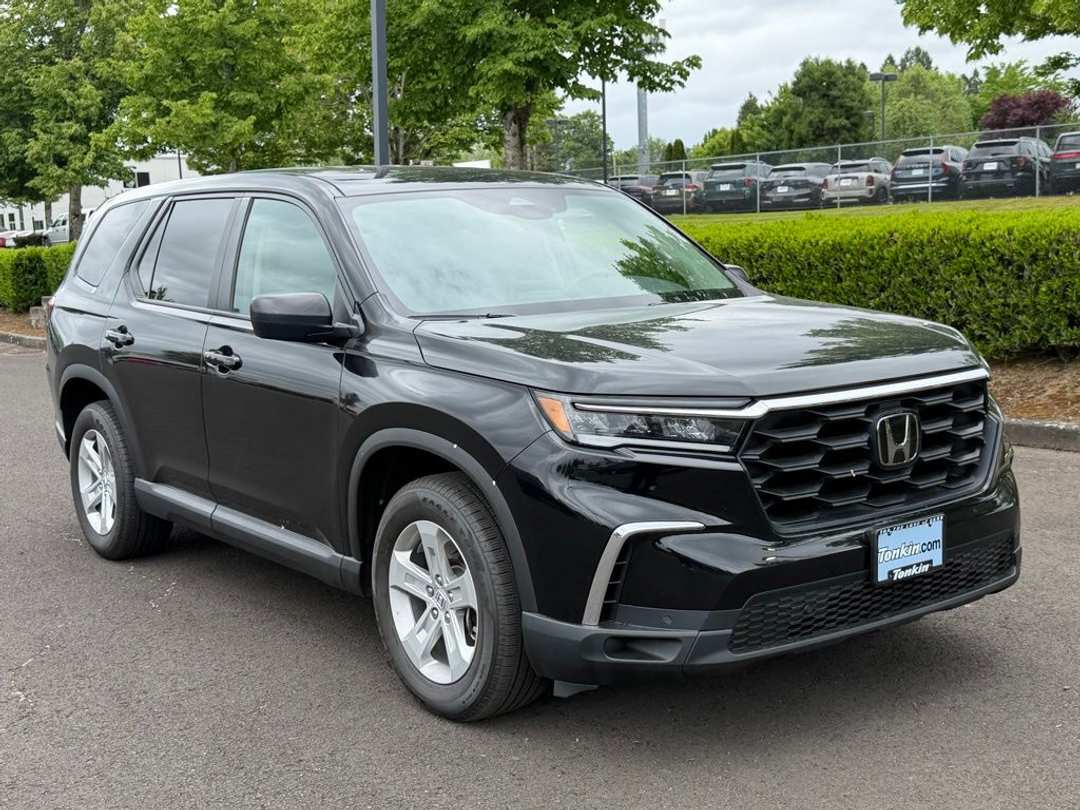 2023 Honda Pilot LX - Image 2