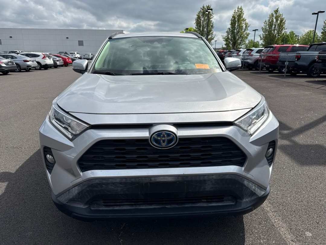 2020 Toyota Rav4 Hybrid XLE - Image 2