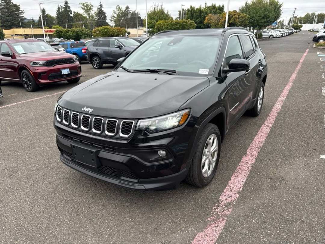 2024 Jeep Compass Latitude - Image 3