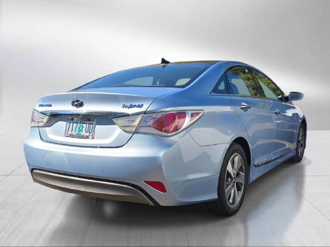 2012 Hyundai Sonata Hybrid Base - Image 2