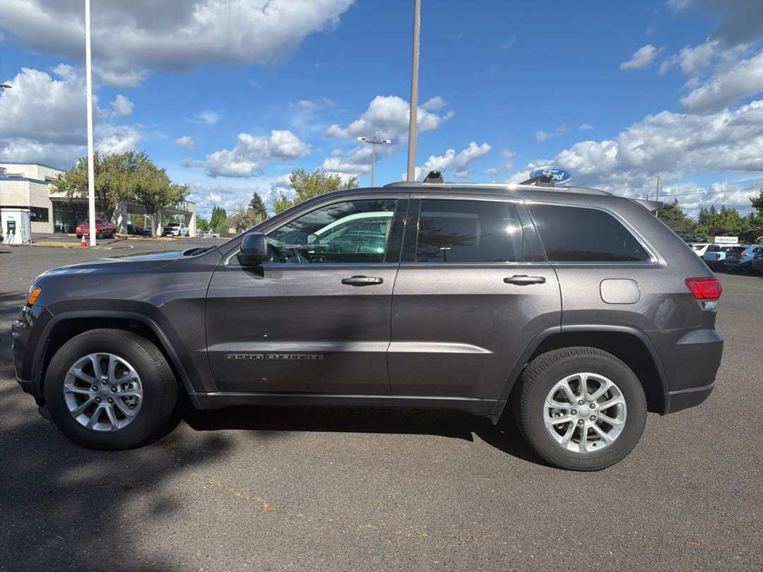 2021 Jeep Grand Cherokee Laredo E - Image 2