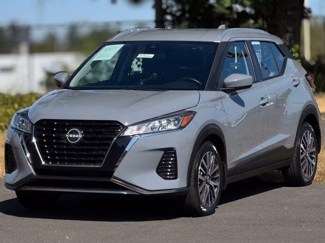2023 Nissan Kicks SV - Image 3