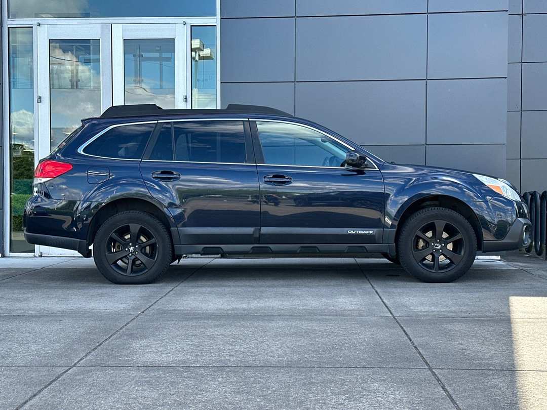 2013 Subaru Outback 2.5i Premium - Image 2