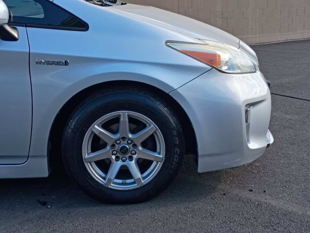 2013 Toyota Prius Three - Image 2