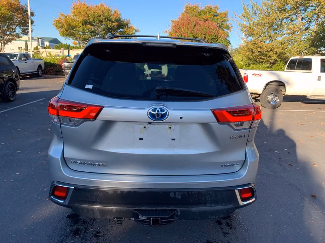 2018 Toyota Highlander Hybrid Limited Platinum - Image 3