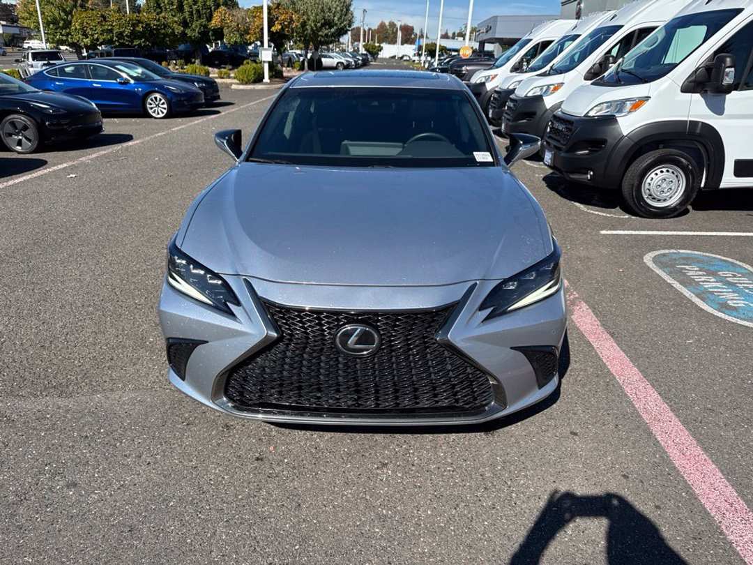 2023 Lexus Es 250 - Image 2