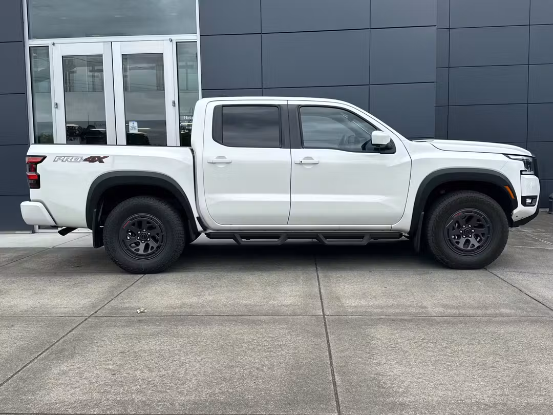 2026 Nissan Frontier PRO4X - Image 2