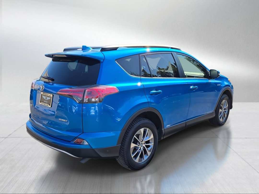 2018 Toyota Rav4 Hybrid LE - Image 3