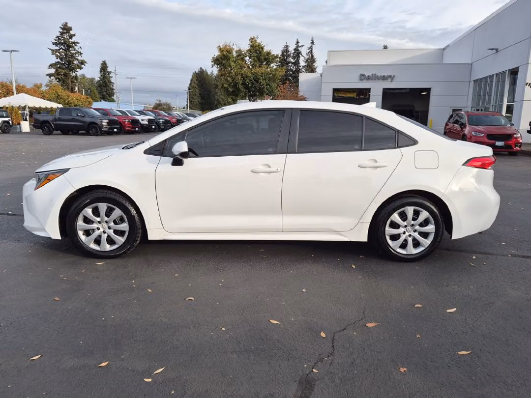 2020 Toyota Corolla LE - Image 3