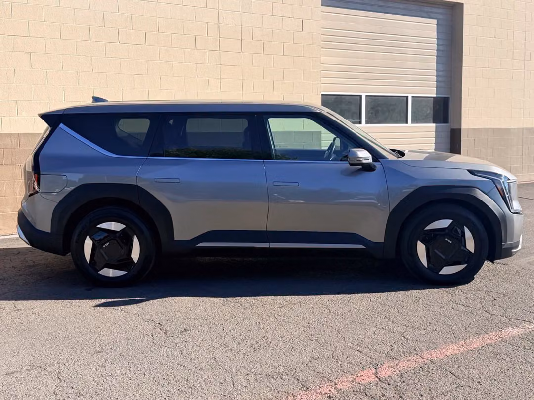2024 Kia Ev9 Light Long Range - Image 3