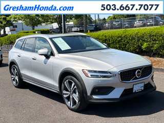 2025 Volvo V60 Cross Country B5 Plus
