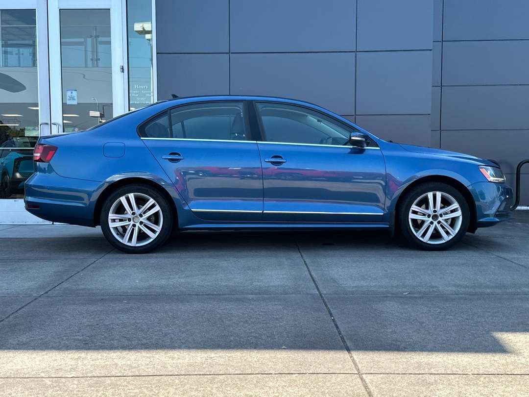 2017 Volkswagen Jetta 1.8T SEL - Image 2