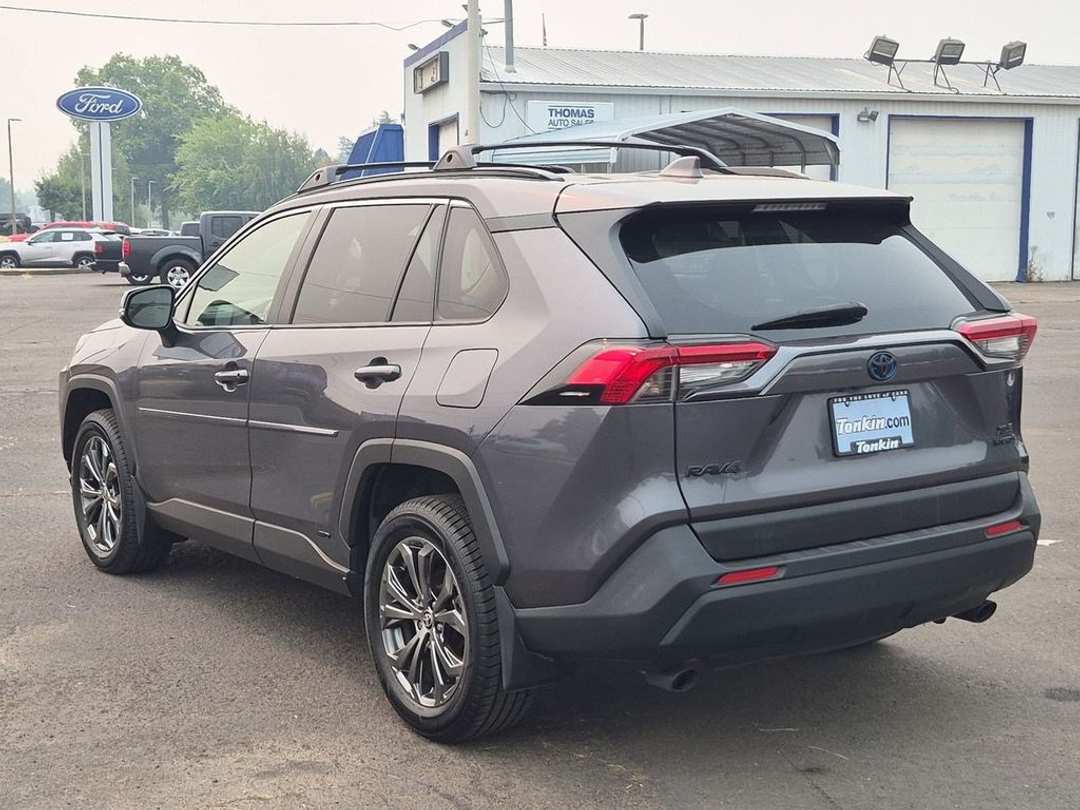 2022 Toyota Rav4 Hybrid XLE Premium - Image 3