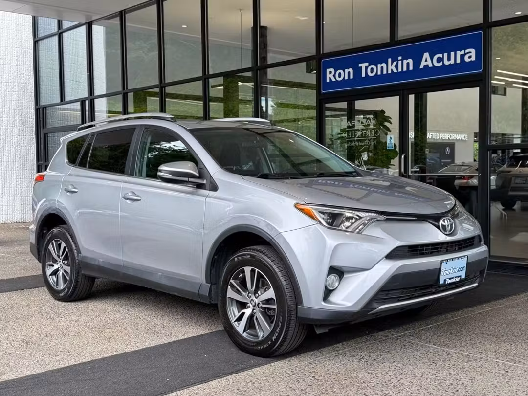 2016 Toyota Rav4 XLE - Image 2
