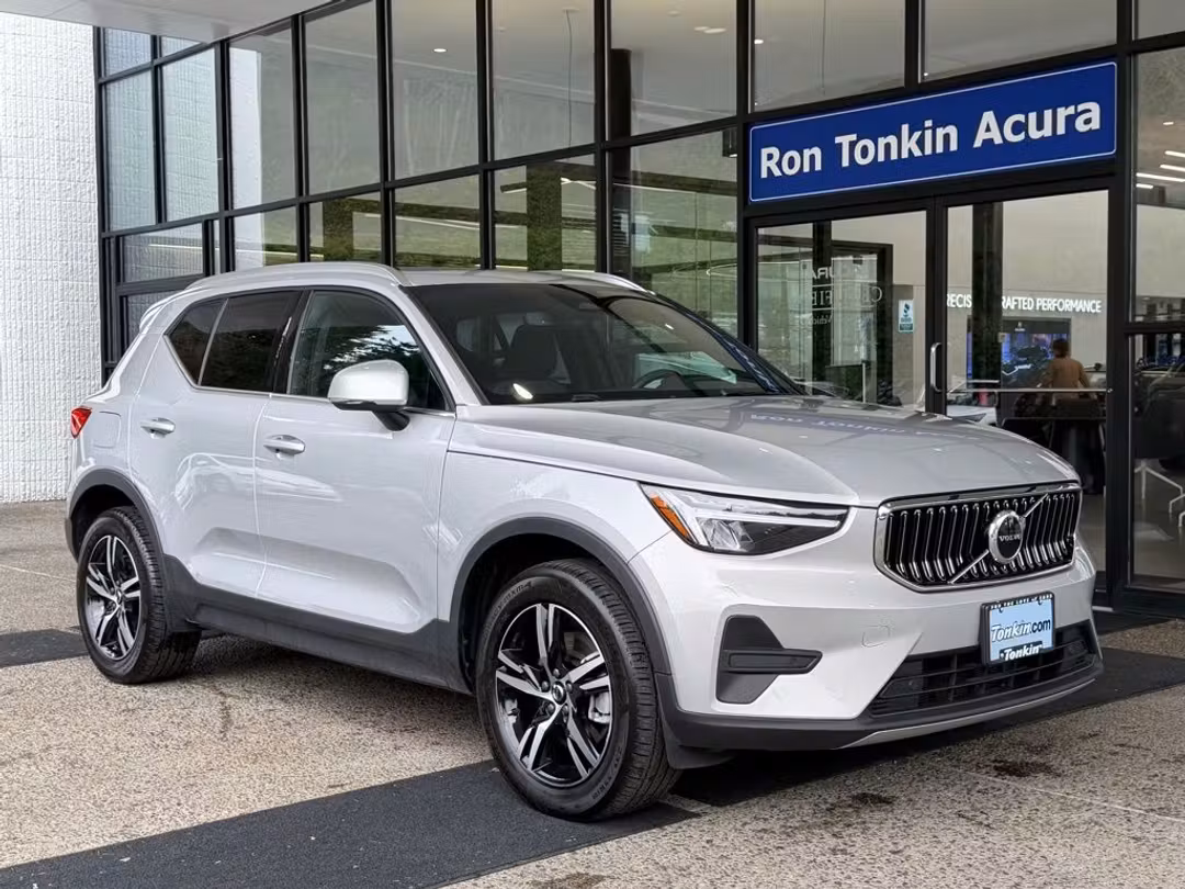 2024 Volvo Xc40 B5 Core - Image 2
