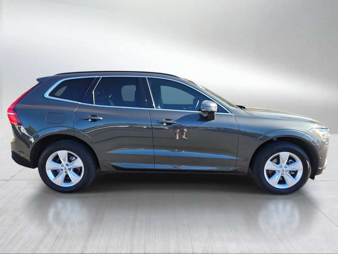 2022 Volvo Xc60 B5 Momentum - Image 2