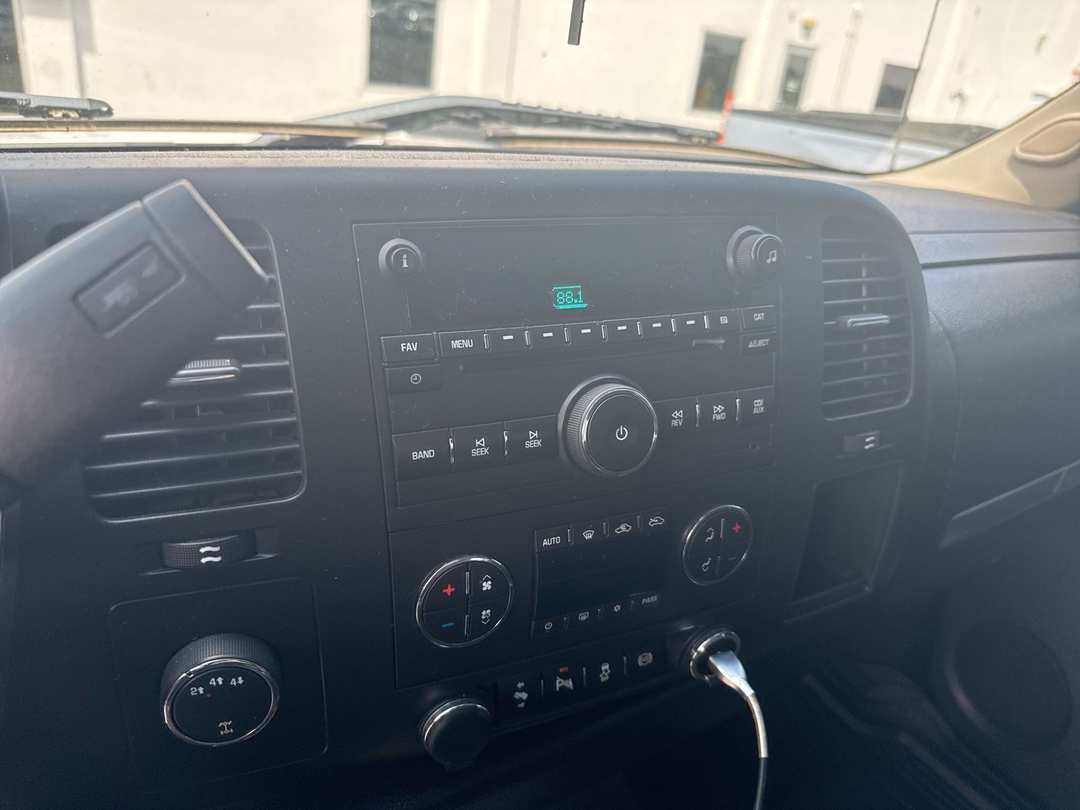 2013 Chevrolet Silverado 2500Hd LT - Image 3