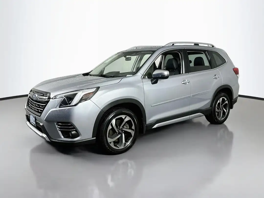 2023 Subaru Forester Touring - Image 3