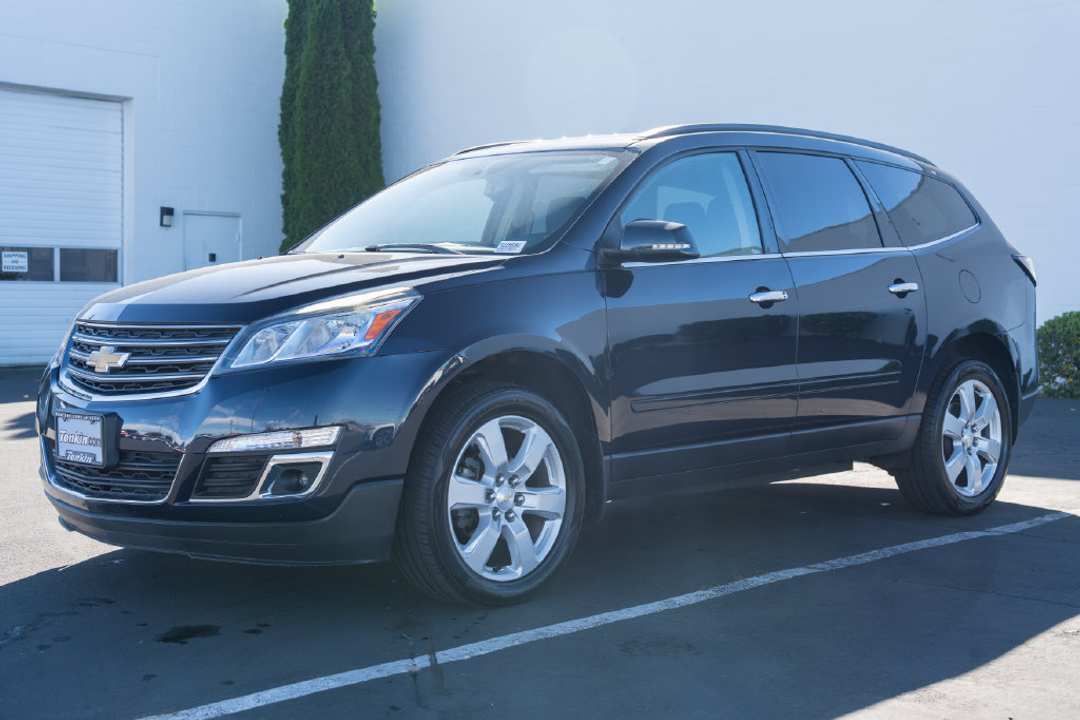 2017 Chevrolet Traverse LT - Image 3