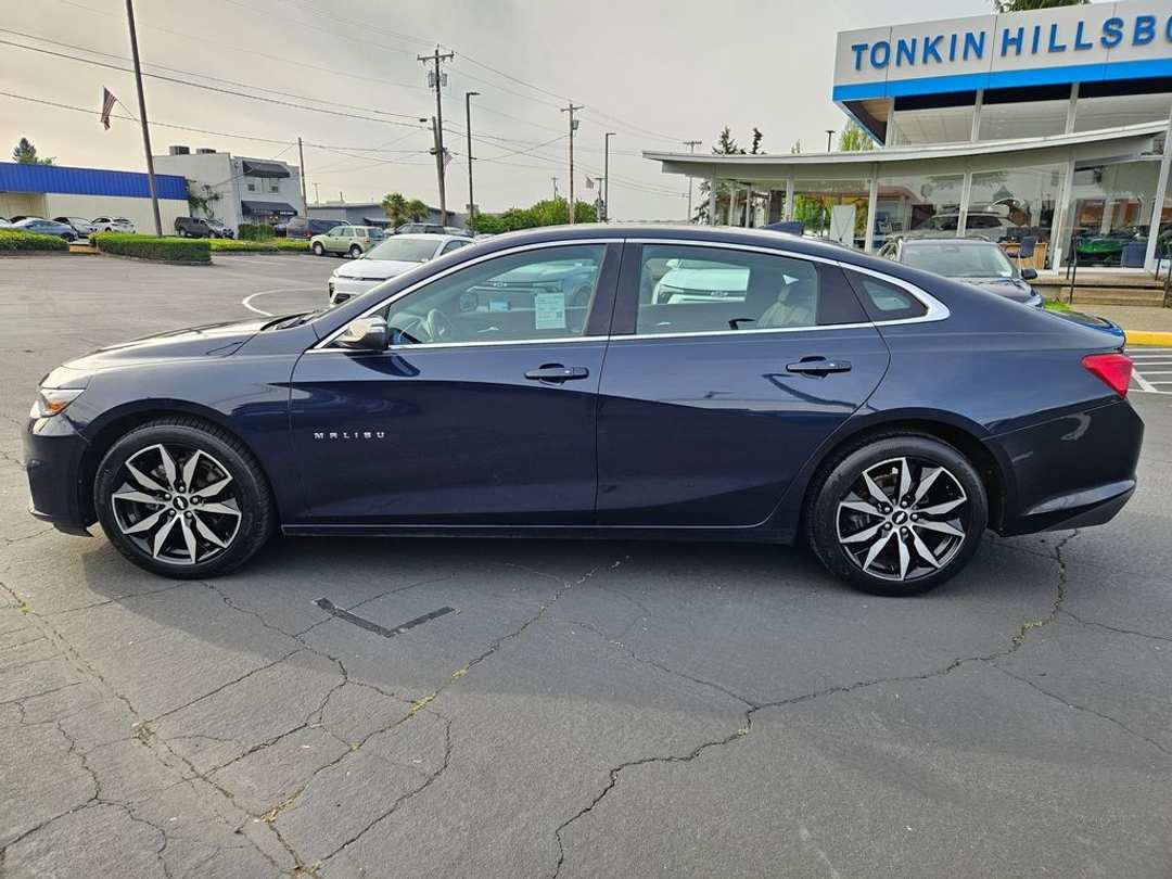 2017 Chevrolet Malibu LT - Image 3