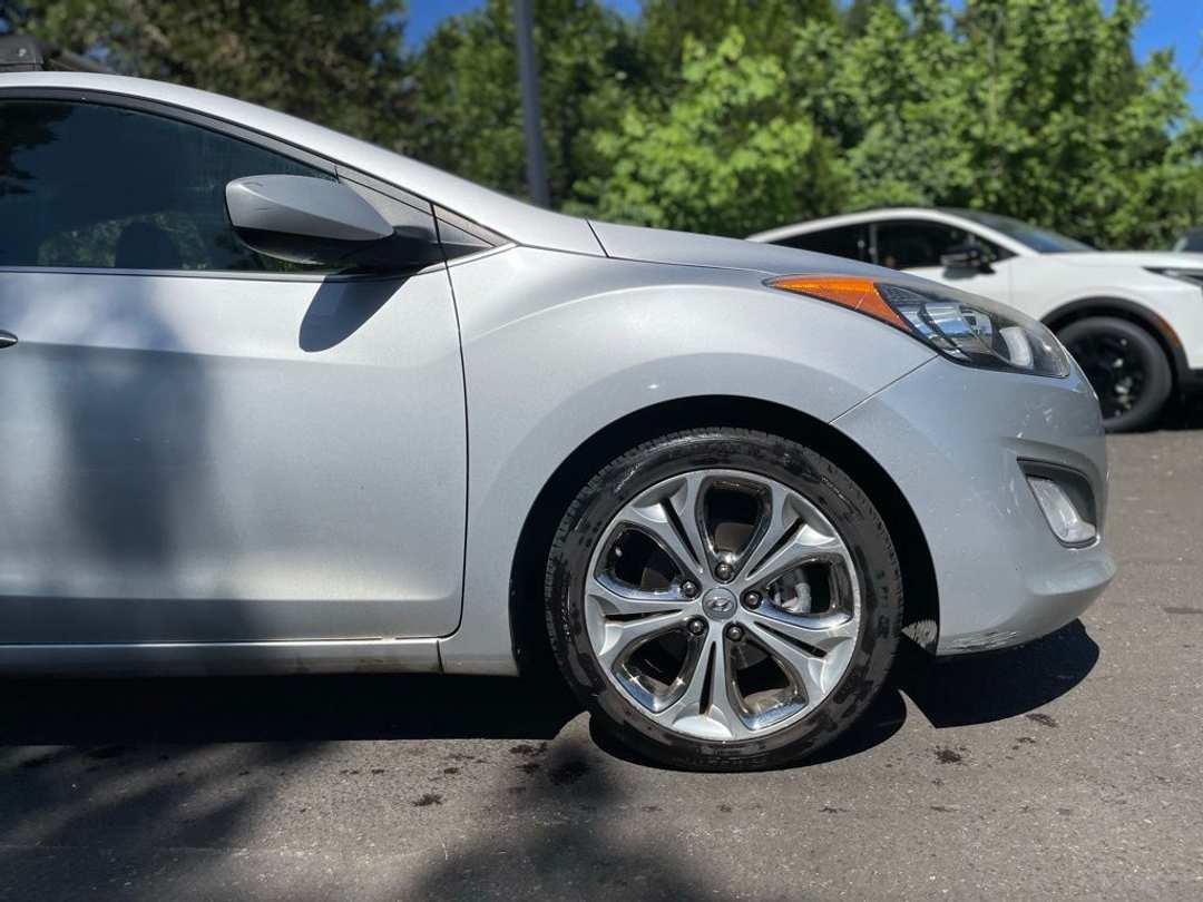 2013 Hyundai Elantra Gt Base - Image 2