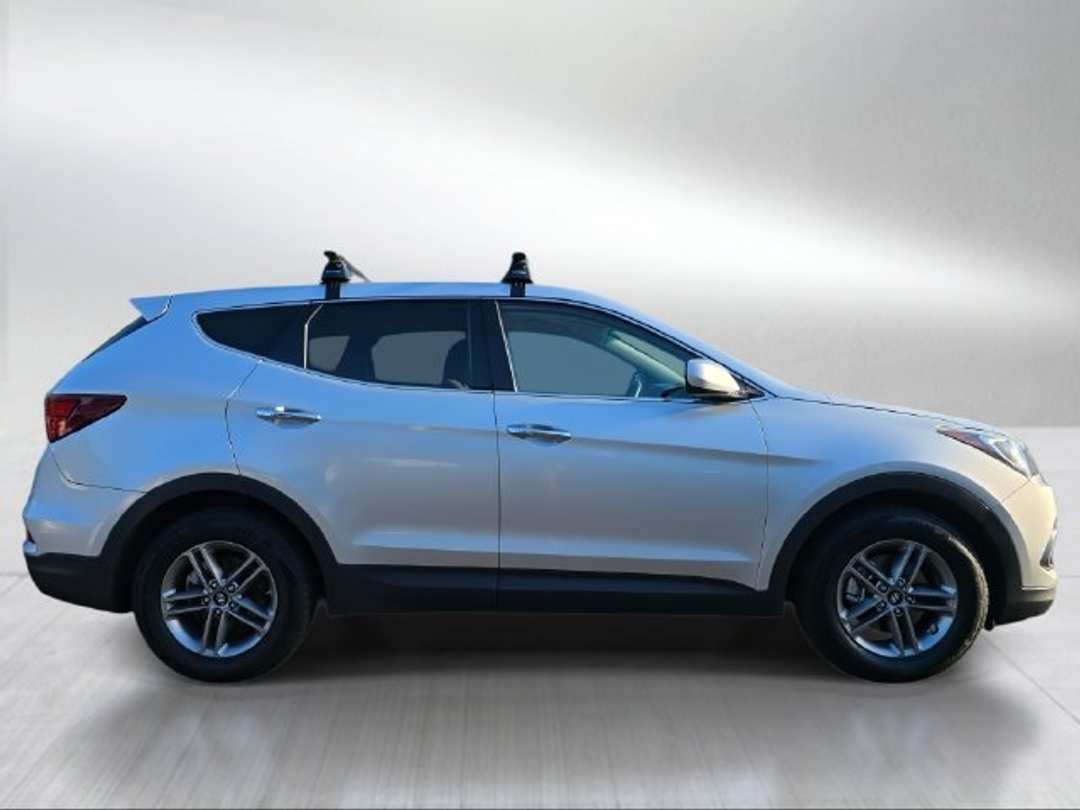 2017 Hyundai Santa Fe Sport 2.4 Base - Image 2