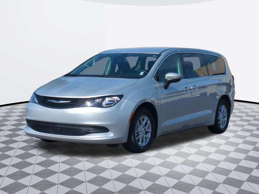 2022 Chrysler Voyager LX - Image 2