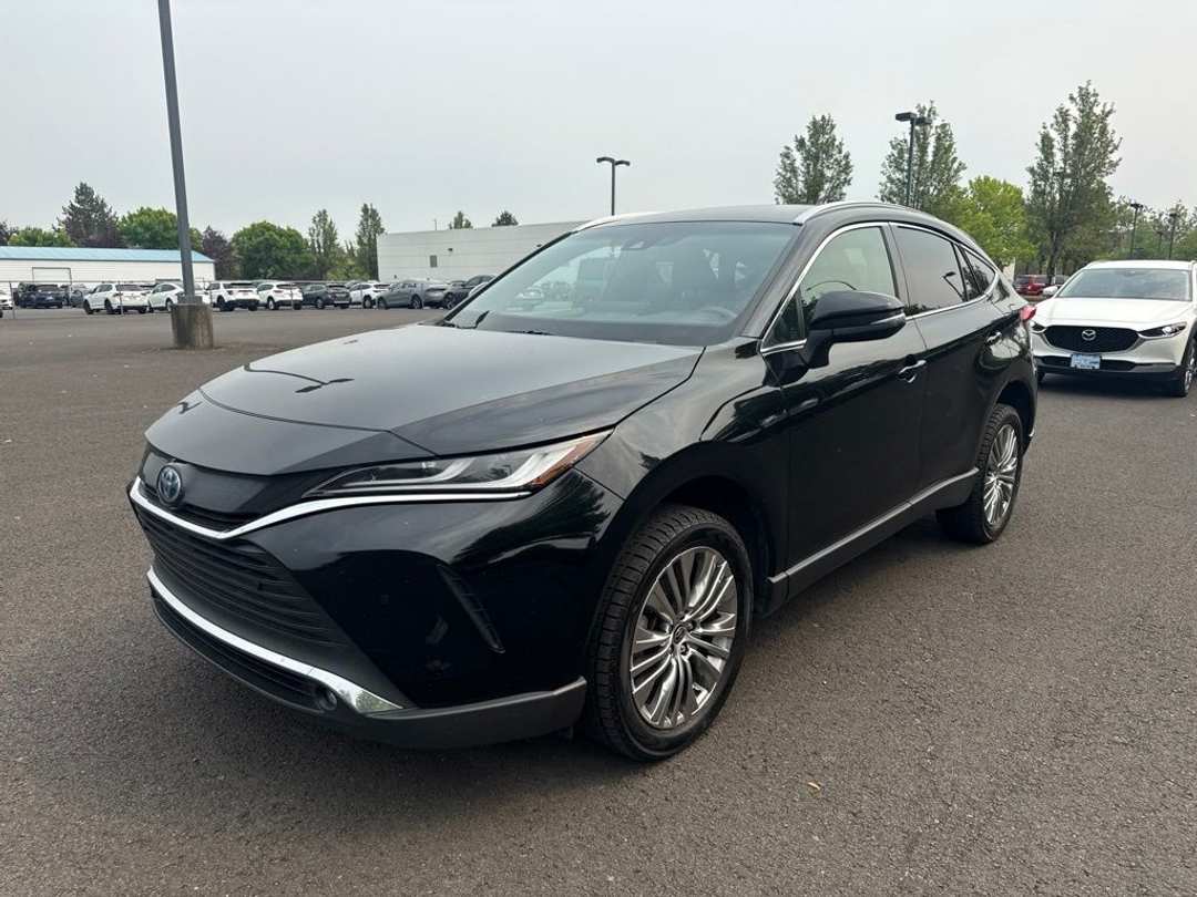 2023 Toyota Venza XLE - Image 3