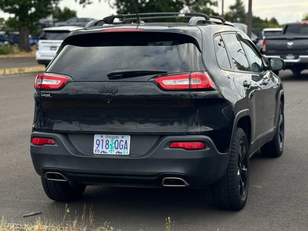 2015 Jeep Cherokee Latitude - Image 2