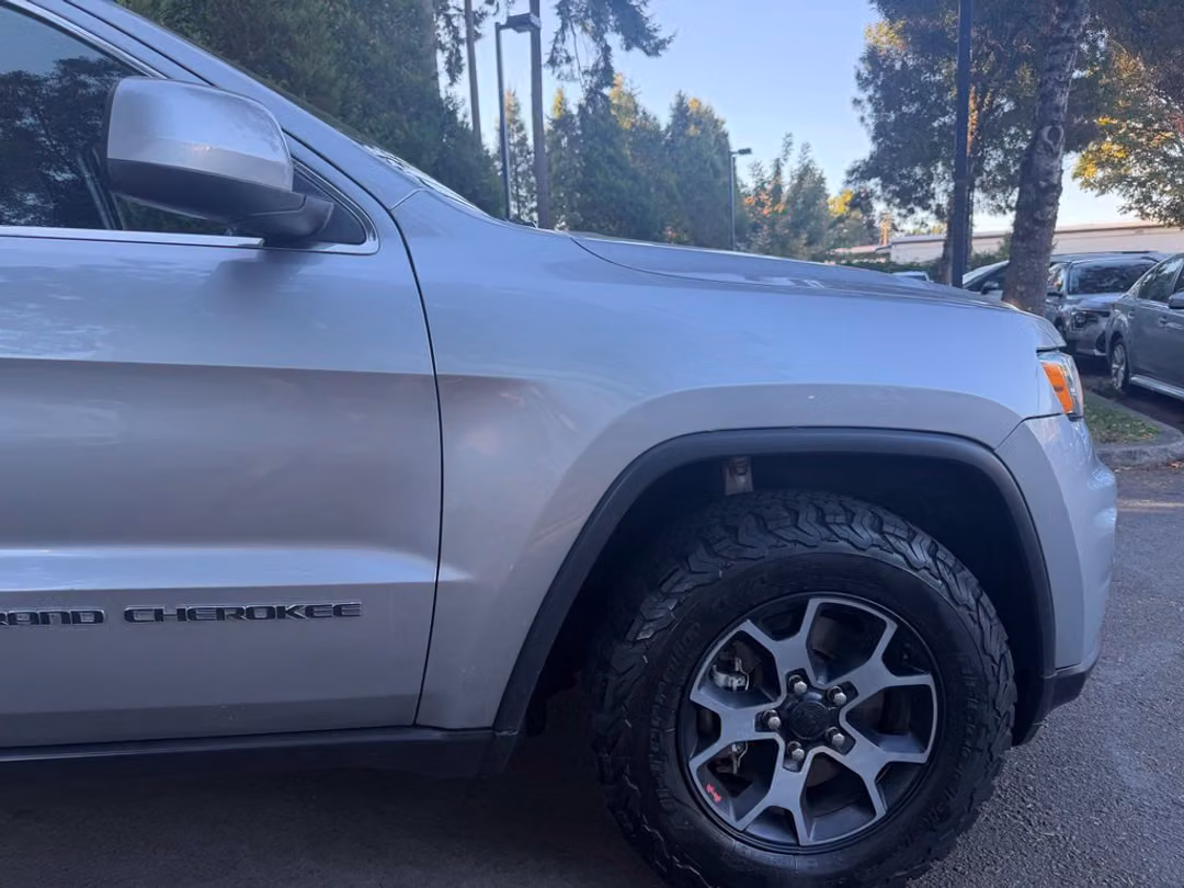 2017 Jeep Grand Cherokee Laredo - Image 3