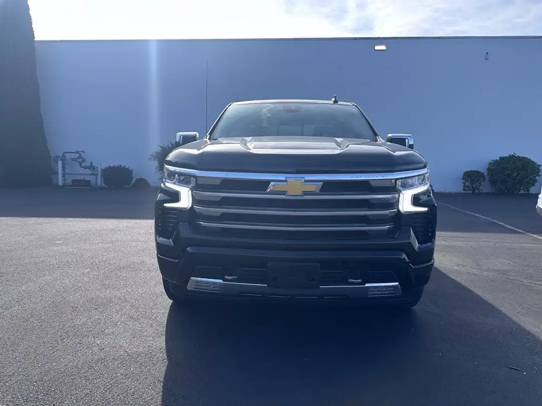 2026 Chevrolet Silverado 1500 High Country - Image 2
