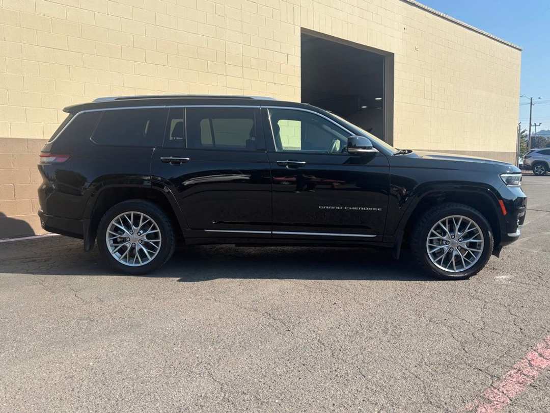 2023 Jeep Grand Cherokee L Summit - Image 3
