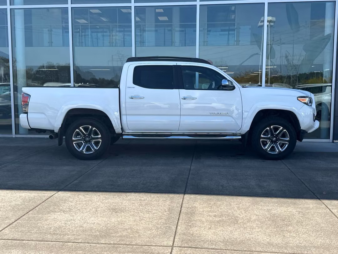 2017 Toyota Tacoma Limited - Image 3