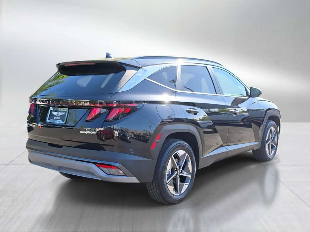 2025 Hyundai Tucson Plug-In Hybrid SEL - Image 3