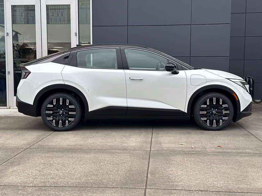 2026 Nissan LEAF PLATINUM+ - Image 3