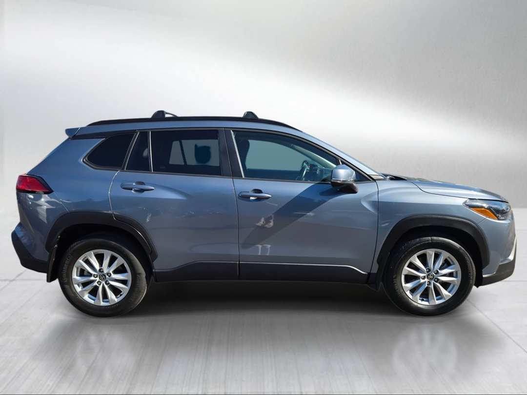 2022 Toyota Corolla Cross LE - Image 2