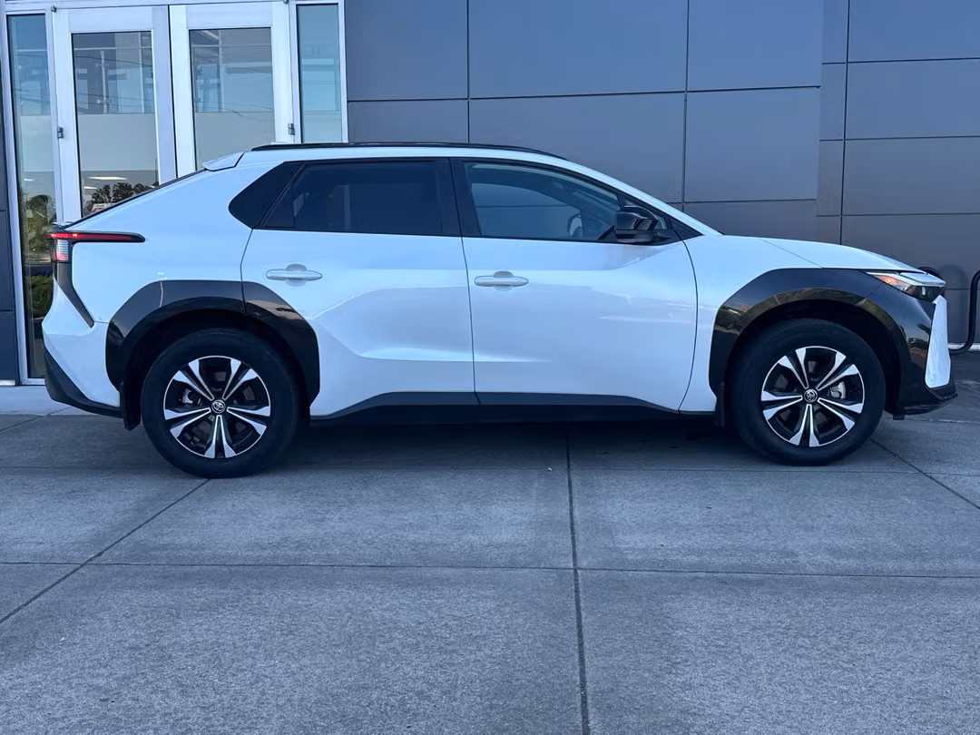 2024 Toyota Bz4X XLE - Image 3