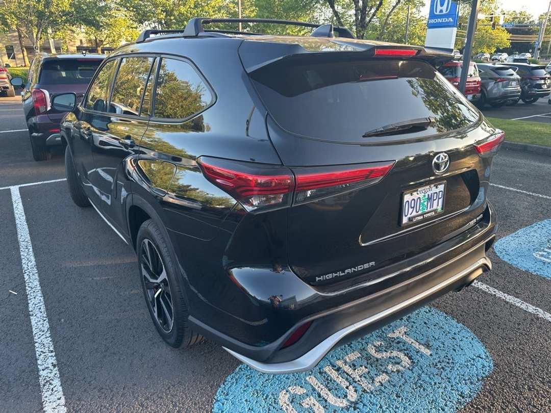 2021 Toyota Highlander XSE - Image 3