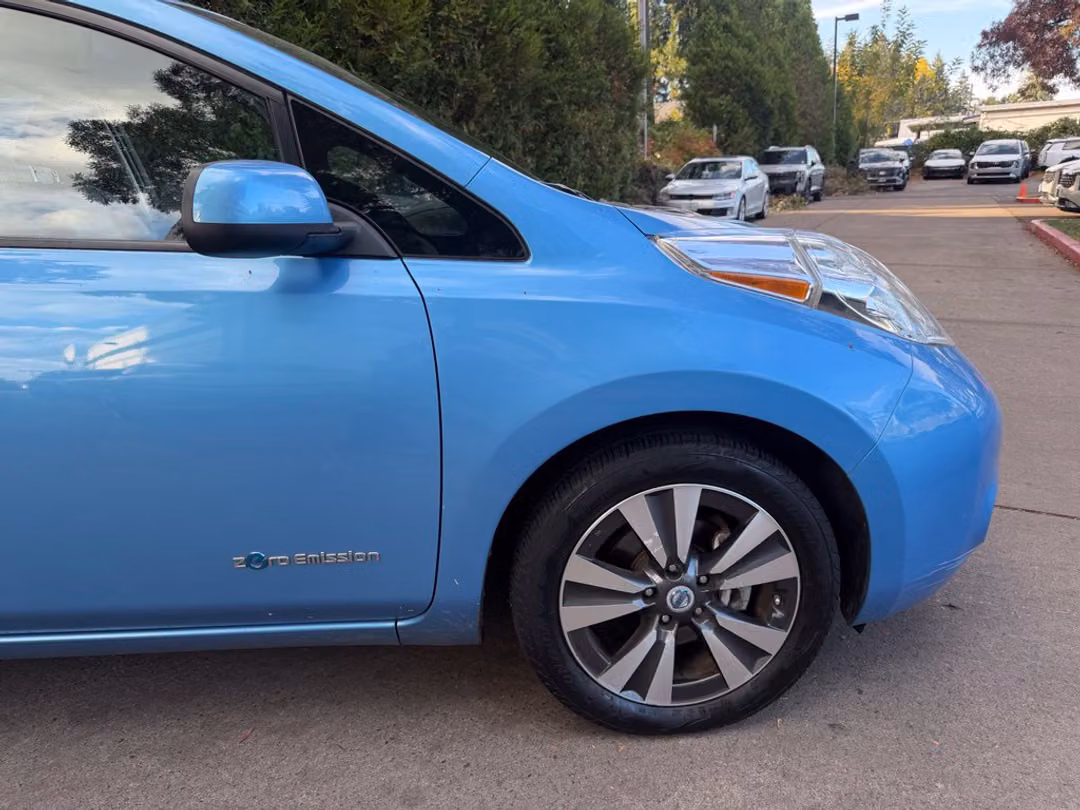 2013 Nissan LEAF SL - Image 3
