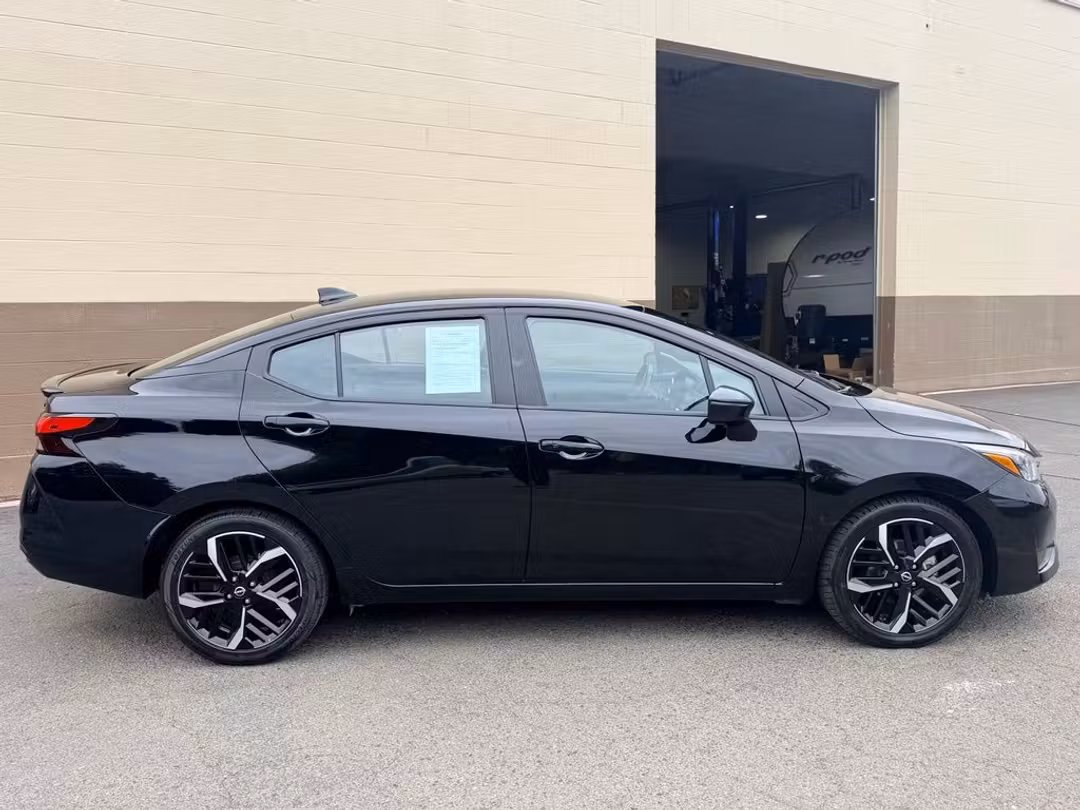 2025 Nissan Versa 1.6 SR - Image 3