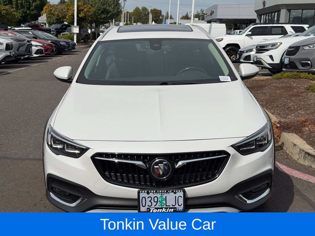 2018 Buick Regal Tourx Essence - Image 3