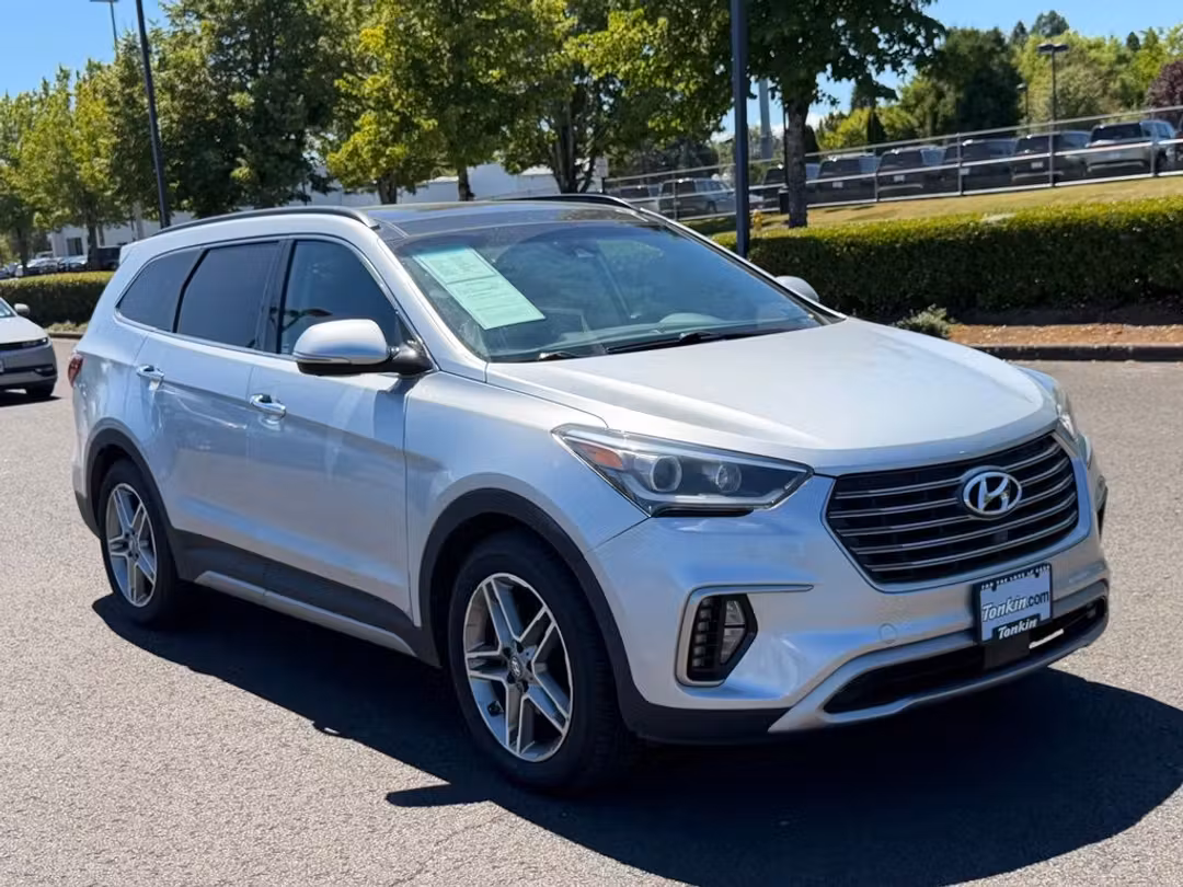 2017 Hyundai Santa Fe Limited Ultimate - Image 2